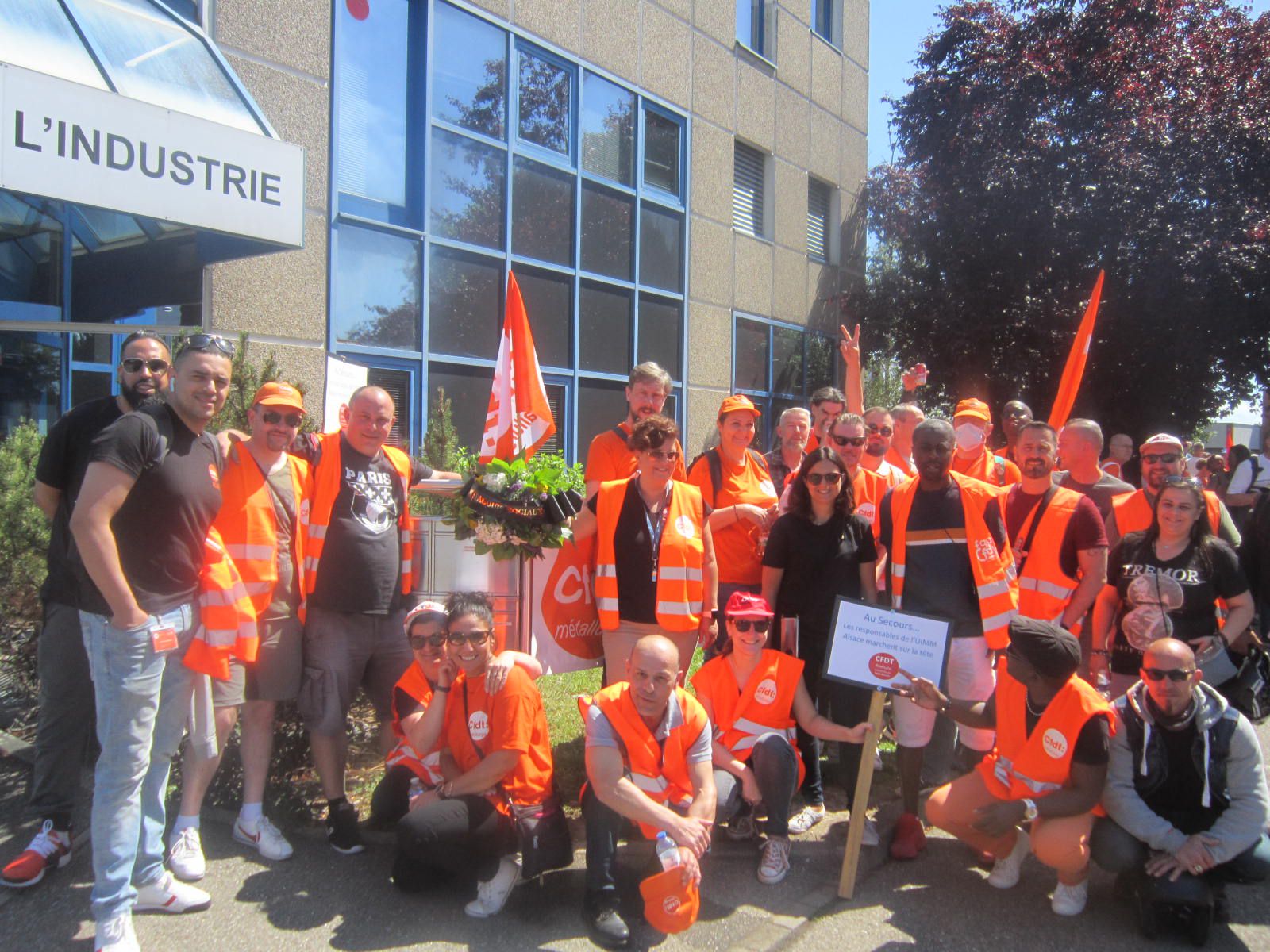Manif devant l'UIMM Alsace, une mobilisation CFDT réussie